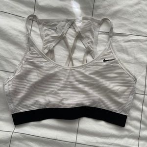 Nike sports bra size S